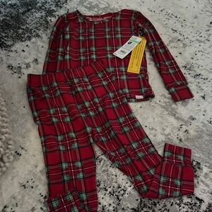 Gerber. Plaid 2 piece set. 5T. NWT.